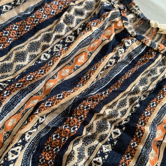 Patterned Crop Top - Picture 2 of 2